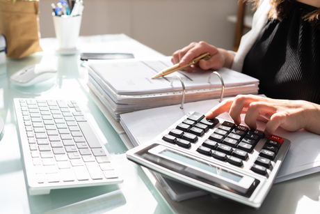 Employee vs. Freelancer: Understanding the True Cost of Hiring a Bookkeeper