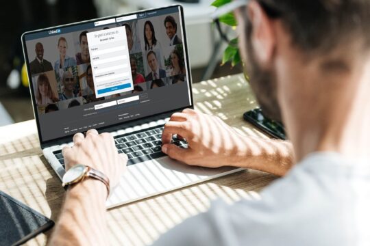 Why Recommending on LinkedIn is a Great Idea (and How to Do It Right!)